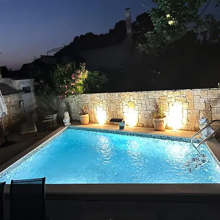 La Familia 希贝尼克