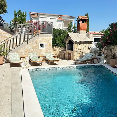 La Familia * 希贝尼克