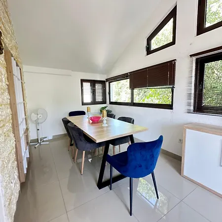 La Familia * 希贝尼克