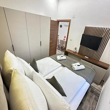 La Familia * 希贝尼克